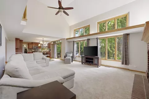 Living - 1399 Medinah Dr, Itasca, IL 60143 photo 6 of 6