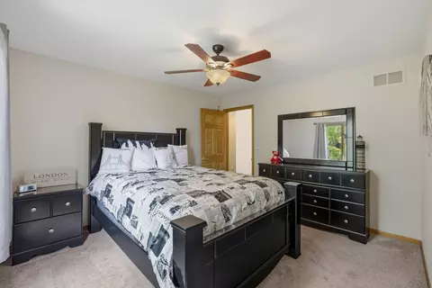 Bedroom - 1399 Medinah Dr, Itasca, IL 60143 photo 5 of 9