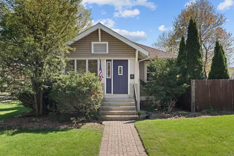 241 E Terra Cotta Ave, Crystal Lake, IL 60014