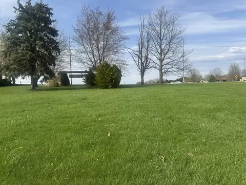 2853 N Richard Hallet Rd, Utica, IL 61373