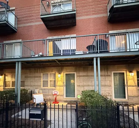 4530 S Woodlawn Ave #1004, Chicago, IL 60653