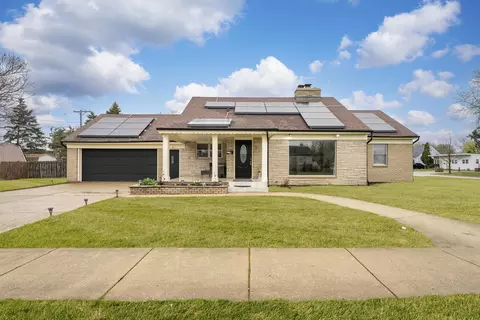 84 S Weston Ave, Elgin, IL 60123