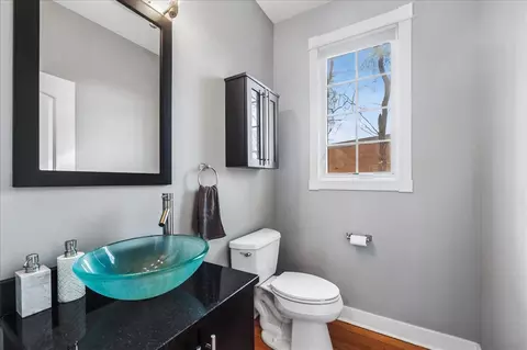 Bath - 4549 E Larch Ave, Glenview, IL 60025 photo 1 of 5