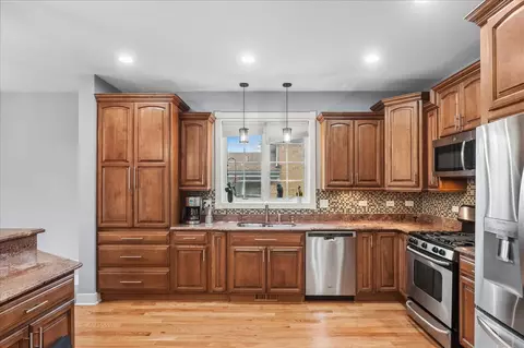 Kitchen - 4549 E Larch Ave, Glenview, IL 60025 photo 3 of 3