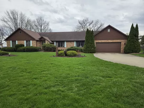 47 Carriage Hill Ct, Sterling, IL 61081