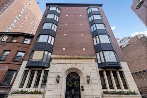 39 E Schiller St #1E, Chicago, IL 60610