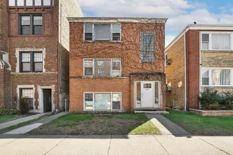 2623 W Berwyn Ave, Chicago, IL 60625