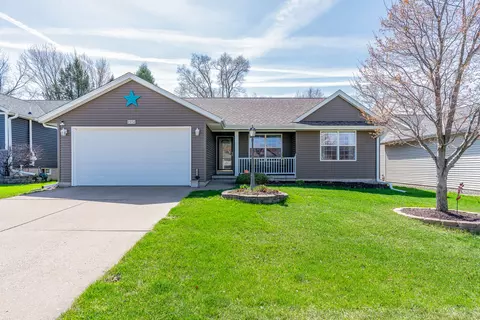 1951 W 59 St, Davenport, IA 52806