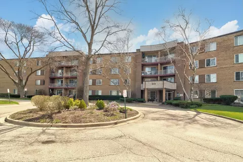 945 E Kenilworth Ave #419, Palatine, IL 60074