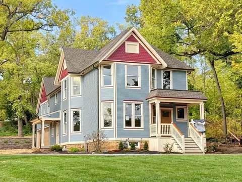 885 Geneva Rd, Saint Charles, IL 60174