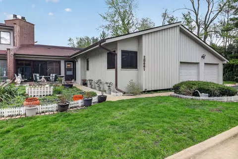 2 S661 Marie Curie Ln, Warrenville, IL 60555