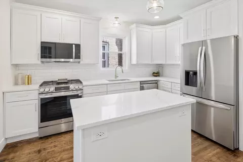 Kitchen - 5604 N Mango Ave, Chicago, IL 60646 photo 1 of 2