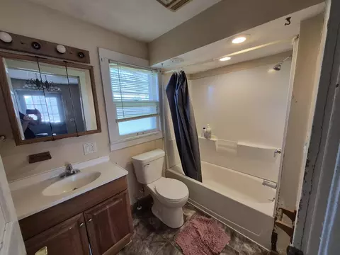 Bath - 1202 17 Ave, Viola, IL 61486 photo 1 of 3