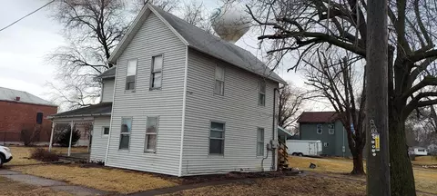 Exterior - 1202 17 Ave, Viola, IL 61486 photo 2 of 2