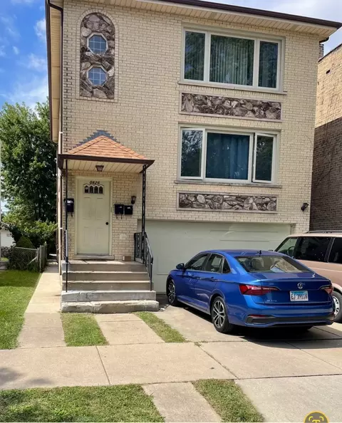 8626 Trumbull Ave, Skokie, IL 60076