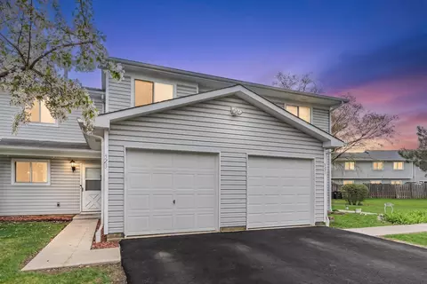 523 Alton Ct, Carol Stream, IL 60188