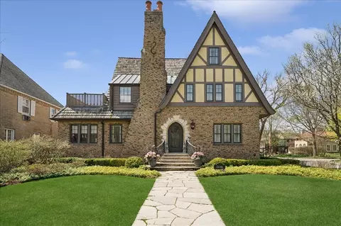 2448 Lincolnwood Dr, Evanston, IL 60201