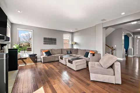 Living - 1962 Stapleton Rd, New Lenox, IL 60451 photo 3 of 6