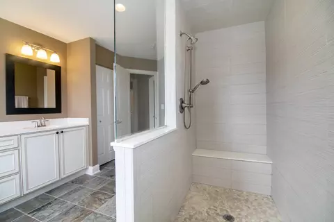 Bath - 1962 Stapleton Rd, New Lenox, IL 60451 photo 5 of 6