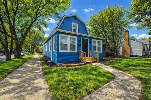 9820 S California Ave, Evergreen Park, IL 60805