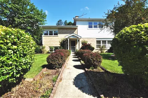 910 Hollywood Ave, Des Plaines, IL 60016