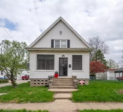 766 N Mill St, Pontiac, IL 61764
