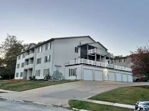 3828 Creek Hill Dr #3, Bettendorf, IA 52722