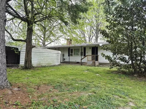 817 S 3rd St, Herrin, IL 62948