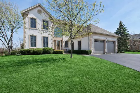 36 Tournament Dr S, Hawthorn Woods, IL 60047