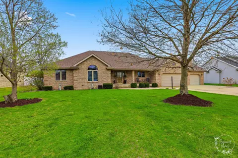 2239 Fox Run Dr, Kankakee, IL 60901