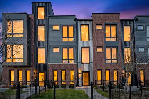 4232 W Belmont Ave #4, Chicago, IL 60641