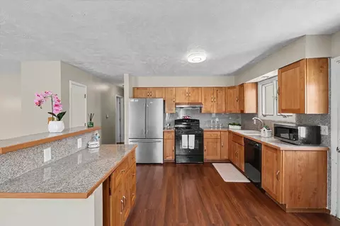 Kitchen - 1704 Fort Jesse Rd, Normal, IL 61761 photo 2 of 3