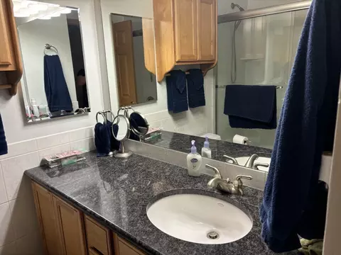 Bath - Undisclosed, Hoffman Estates, IL 60192 photo 1 of 4