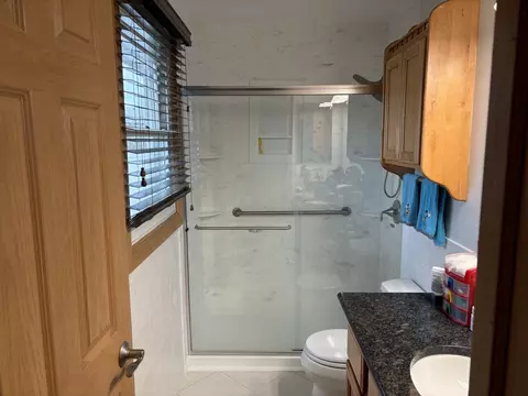 Bath - Undisclosed, Hoffman Estates, IL 60192 photo 3 of 4