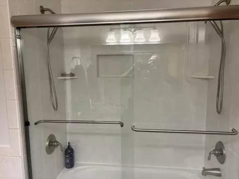 Bath - Undisclosed, Hoffman Estates, IL 60192 photo 2 of 4