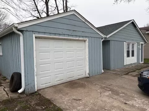 100 Hickory Dr, Carpentersville, IL 60110