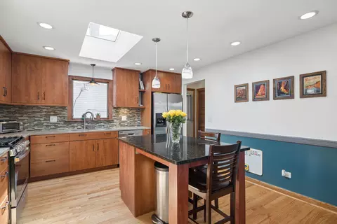 Kitchen - 1015 E Lowden Ave, Wheaton, IL 60189 photo 3 of 4