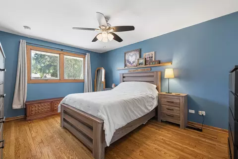 Bedroom - 1015 E Lowden Ave, Wheaton, IL 60189 photo 1 of 4
