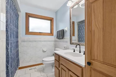 Bath - 1015 E Lowden Ave, Wheaton, IL 60189 photo 1 of 2