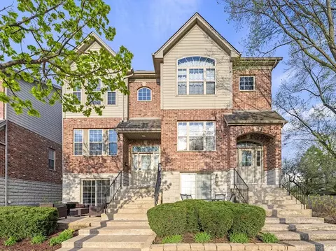 265 N Wilmette Ave, Westmont, IL 60559