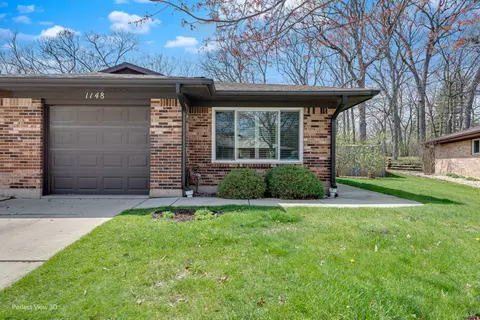1148 Fulton Dr, Streamwood, IL 60107