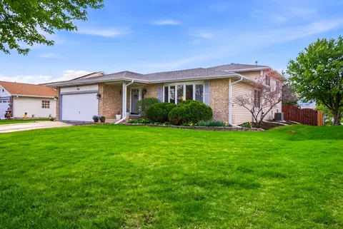 148 Beaver Creek Dr, Bolingbrook, IL 60490