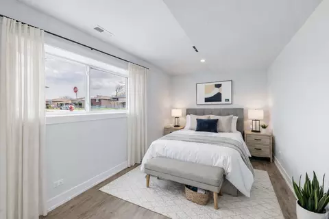 Bedroom - 718 E 152nd St, Phoenix, IL 60426 photo 1 of 2