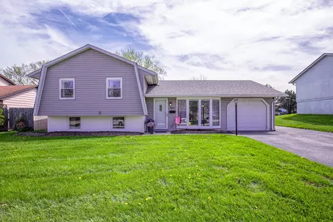 903 Notre Dame Dr, Matteson, IL 60443