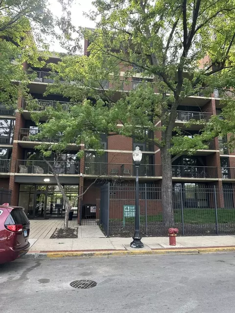 3021 S Michigan Ave #311, Chicago, IL 60616