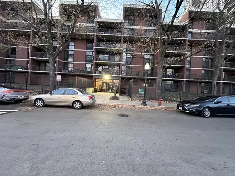 3021 S Michigan Ave #311, Chicago, IL 60616