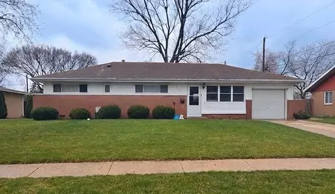560 Geronimo St, Hoffman Estates, IL 60169
