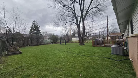 560 Geronimo St, Hoffman Estates, IL 60169 photo 9
