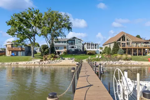 245 Sunrise Ln, Lake Zurich, IL 60047