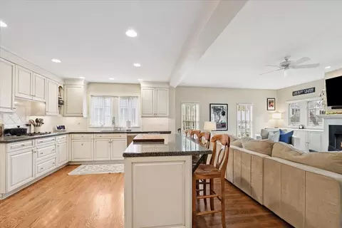 321 Vincent Ct, Lake Bluff, IL 60044 photo 9